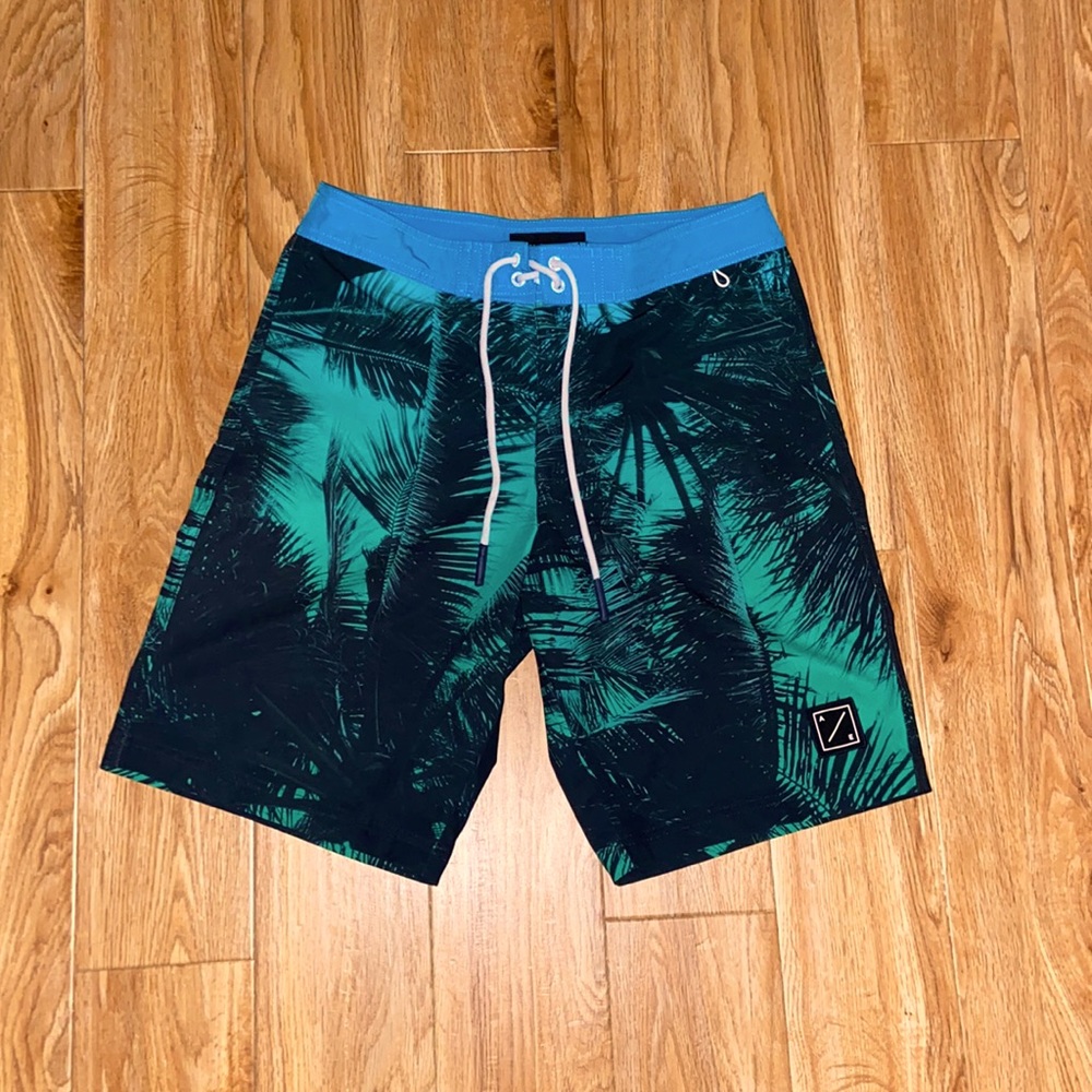 SALE ‼️ Men’s American Eagle Board shorts/Swim trunks size Small